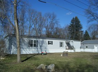 3020 S Sand Dunes Dr, Hillsdale, MI 49242