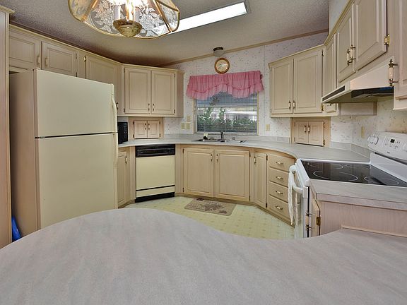 4th image of 49 Falls Way Dr