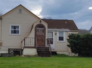 705 Plum Run Ave, Burgettstown, PA 15021