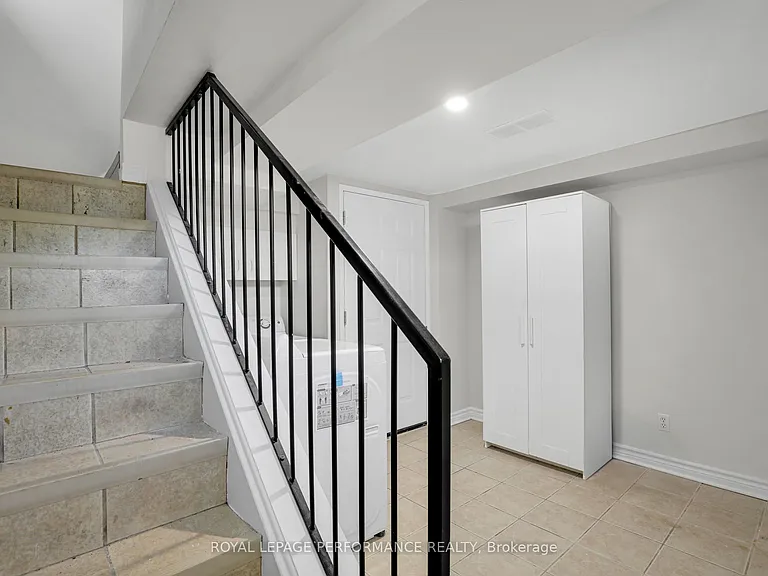 940 Brant St #LOWER — Photo 4