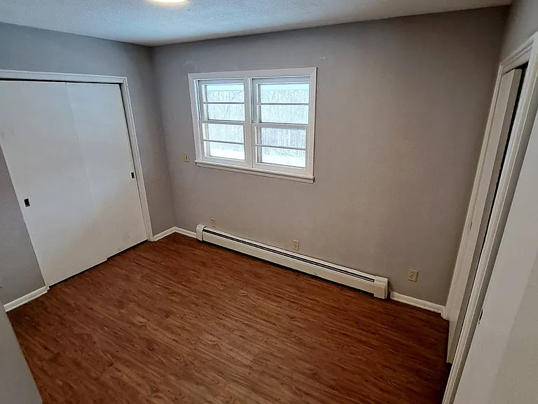 604 White St SW — Photo 2