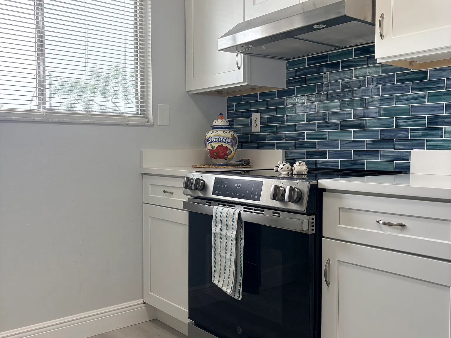 2 bed, 1.5 bath, 1000 sqft, $1,900 — Photo 3