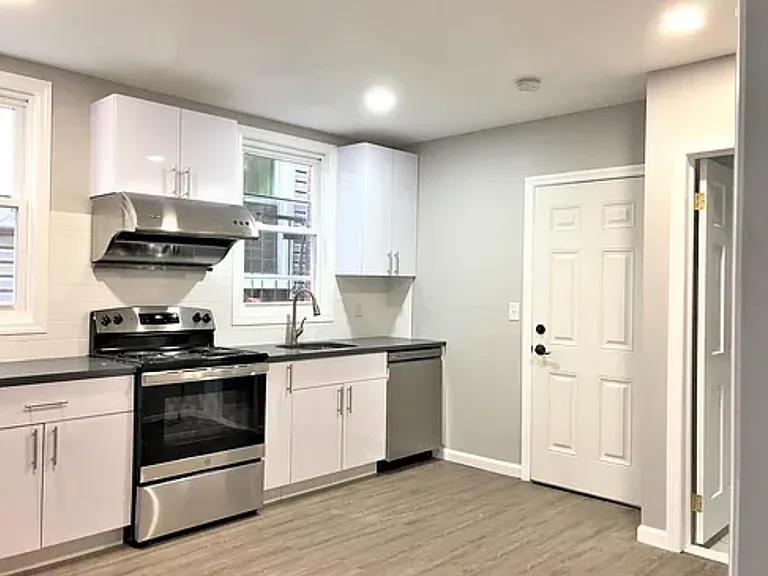 231 Avenue E #3F — Photo 6