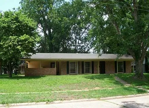 3 bed, 2500 sqft, $1,400 — Photo 1