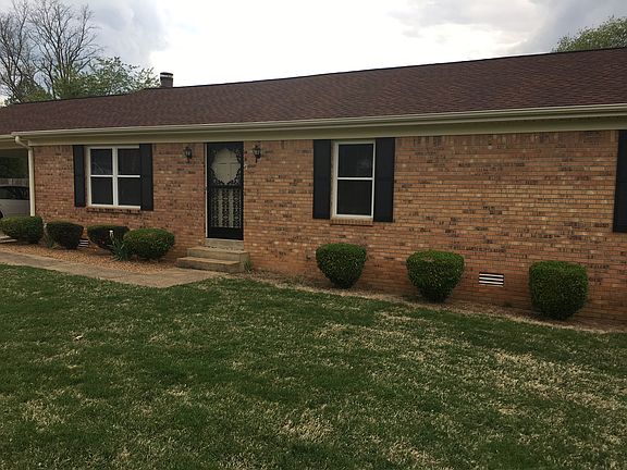 3rd image of 52 Carol Ann Dr