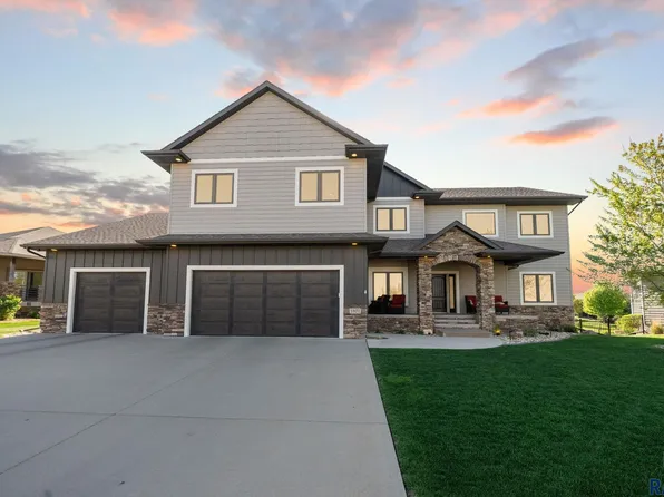 1301 Hyannis Port Ln, Sioux Falls, SD 57106