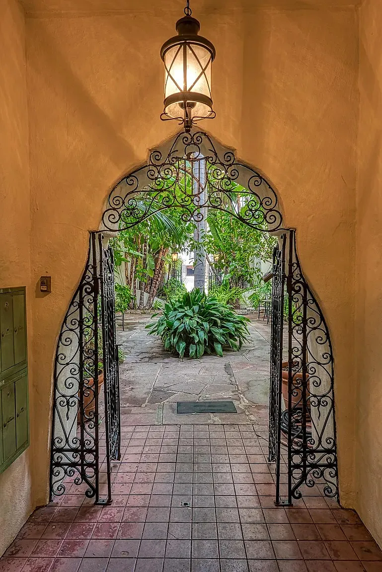 1 bed, 850 sqft, $2,695 — Photo 3