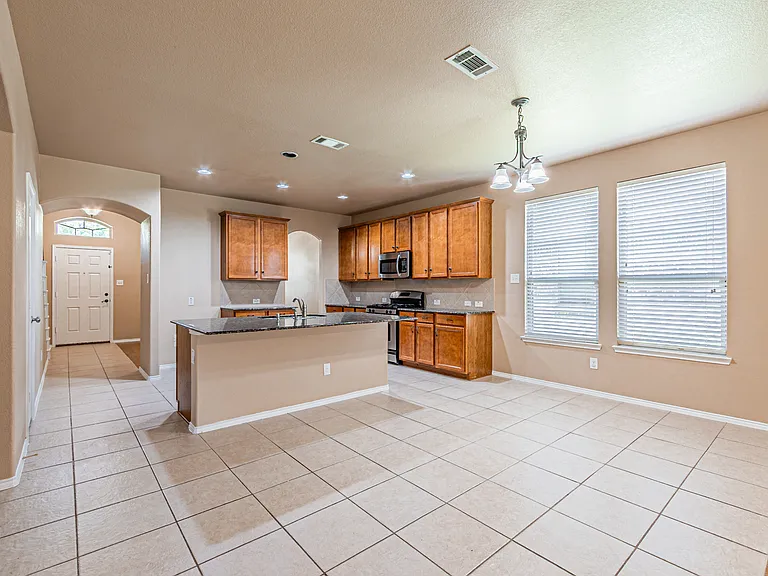 419 Fairland Dr — Photo 6