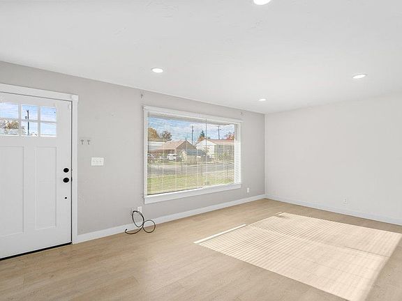 5th image of 811 E Dalke Ave