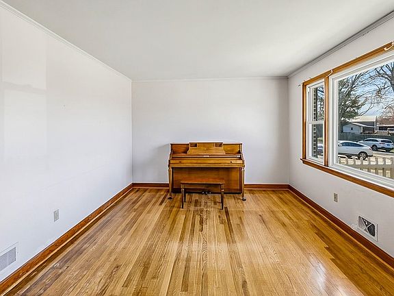 4th image of 102 Wildrose Ln