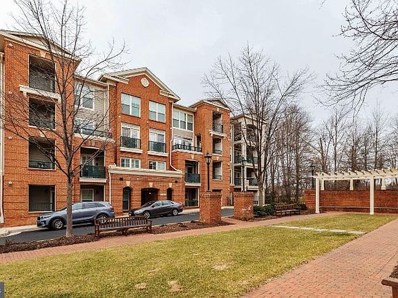 3rd image of 2907 Saintsbury Plz APT 401