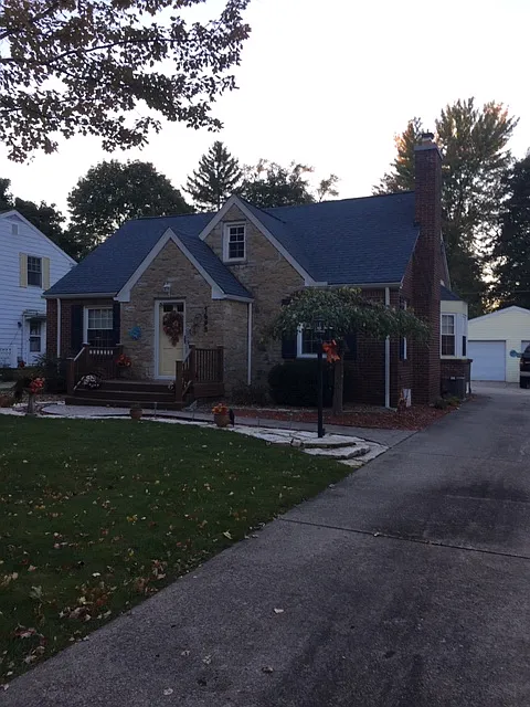 1693 Glendale Ave photo 1