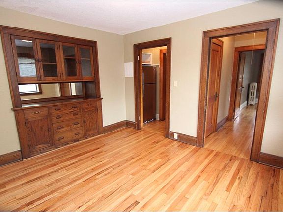 3rd image of 178 Avon St N APT 2
