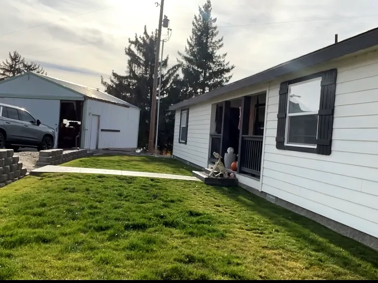 1088 Roses Ave — Photo 1