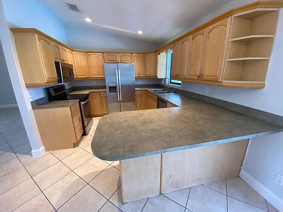 4th image of 331 NW Concord Dr