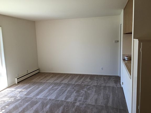 3rd image of 225 Catalpa St APT 102