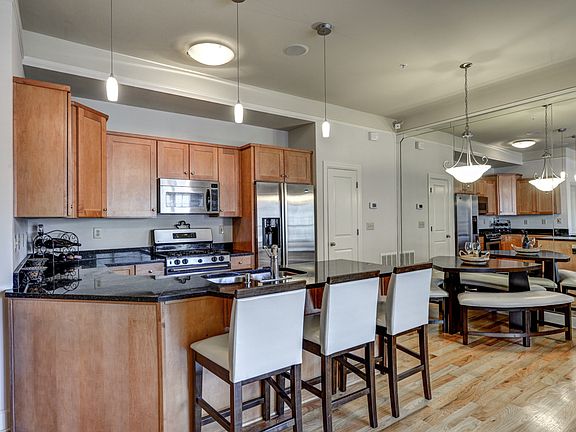 4th image of 1377 Parkview Ln NE
