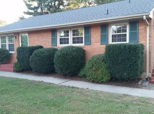 4712 Golfview Dr NE, Roanoke, VA 24019