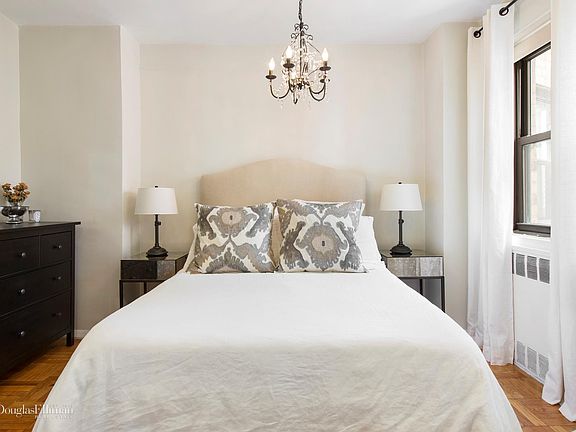3rd image of 305 E 72nd St #11G