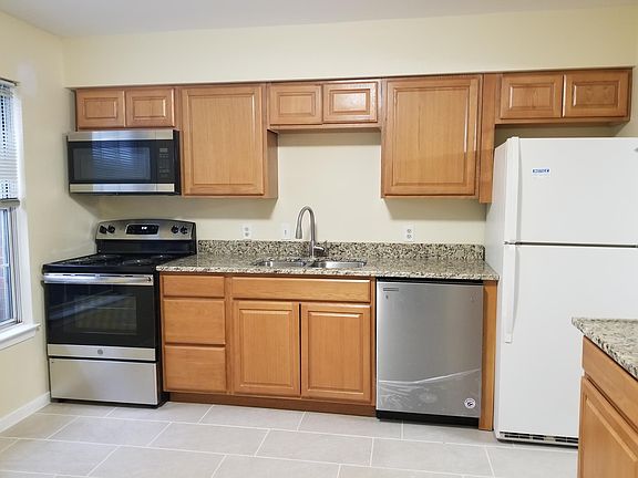 4th image of 4118 Bush Lake Dr