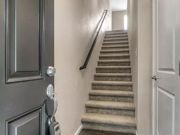 2nd image of 905 Sunset Blvd NE #2