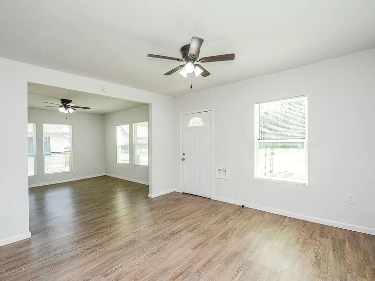 3013 Brackenridge St — Photo 3