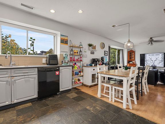 4th image of 12116 Laity St