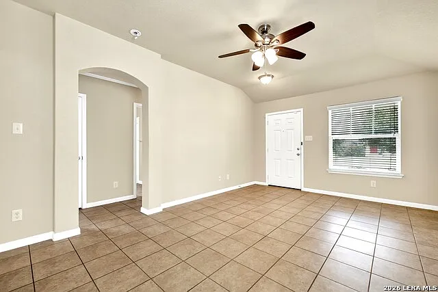 3 bed, 2.0 bath, 1220 sqft, $1,776 — Photo 3