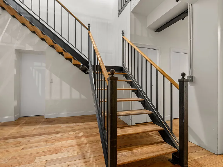 19 Stanhope St #1C — Photo 26