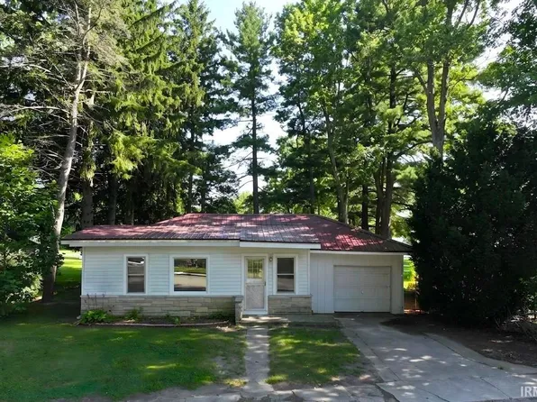 436 W Jefferson St, Winamac, IN 46996