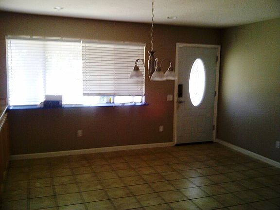 4th image of 752 N Kemp Ave