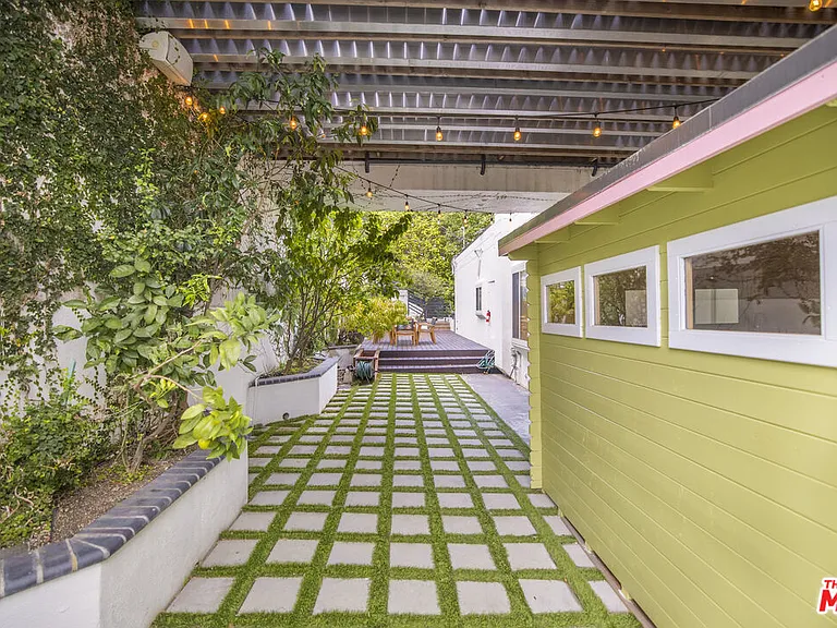 8507 Franklin Ave — Photo 38