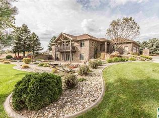 117 N Kemper St, Viborg, SD 57070
