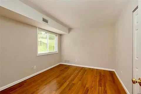 433 Briarhill Ct — Photo 8