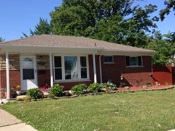 20226 Rosedale St, Saint Clair Shores, MI 48080