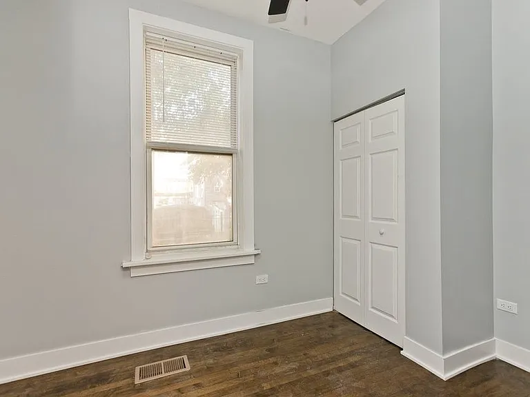 1922 N Wilmot Ave #3R — Photo 3