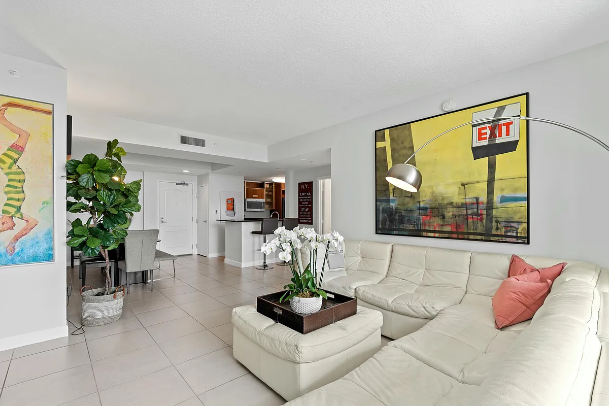 Building Photo - 410 Evernia St #502