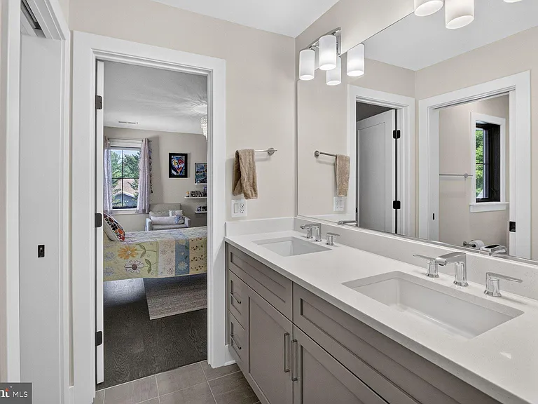6106 Swansea St — Photo 26