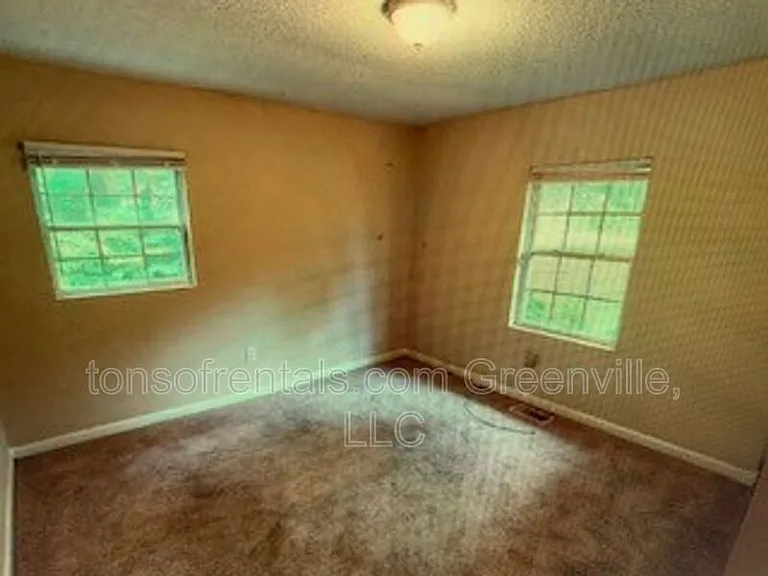 1501 Howard Dr — Photo 5