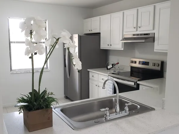 1210 Lakeview Drive E, Royal Palm Beach, FL 33411