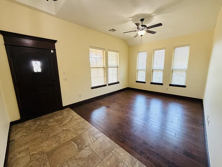 18224 Bridlington Dr — Photo 3