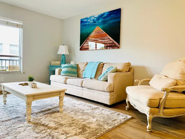 251 Fenwick Dr Unit 7, Venice, FL 34285