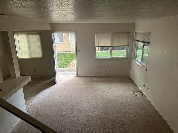 4th image of 2713 Bidwell St APT 3