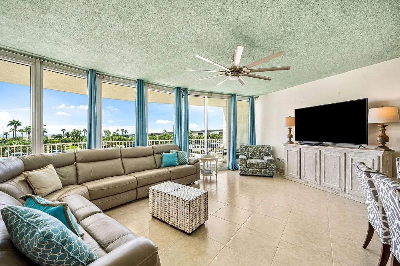 3 bed, 3.0 bath, 1754 sqft, $4,140 — Photo 1