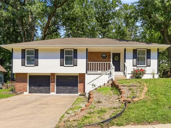2424 NW Leann Dr, Blue Springs, MO 64014