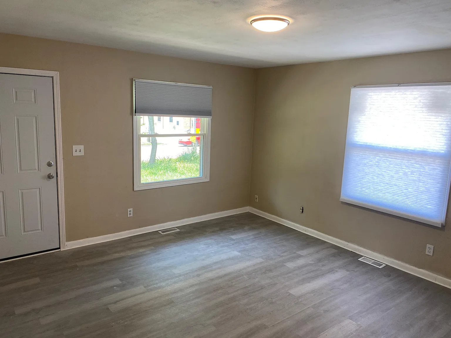 2 bed, 700 sqft, $1,025 — Photo 2