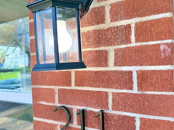 4th image of 211 Lincoln Ave