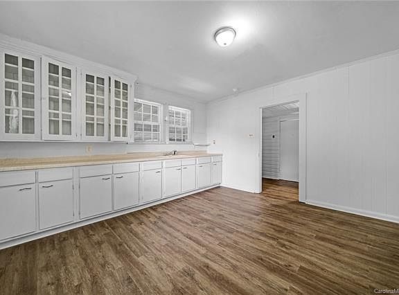 3rd image of 1218 Congress St