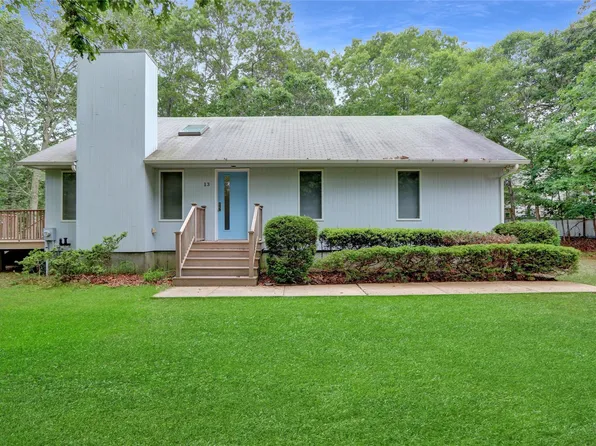 13 Eauclaire St, East Hampton, NY 11937