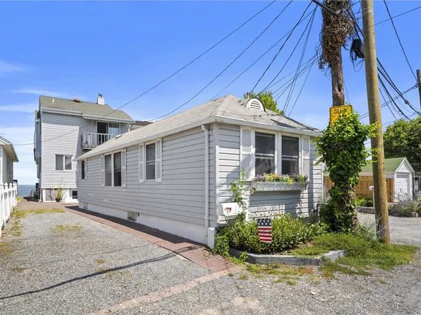 19 Pine Lane, Bayville, NY 11709